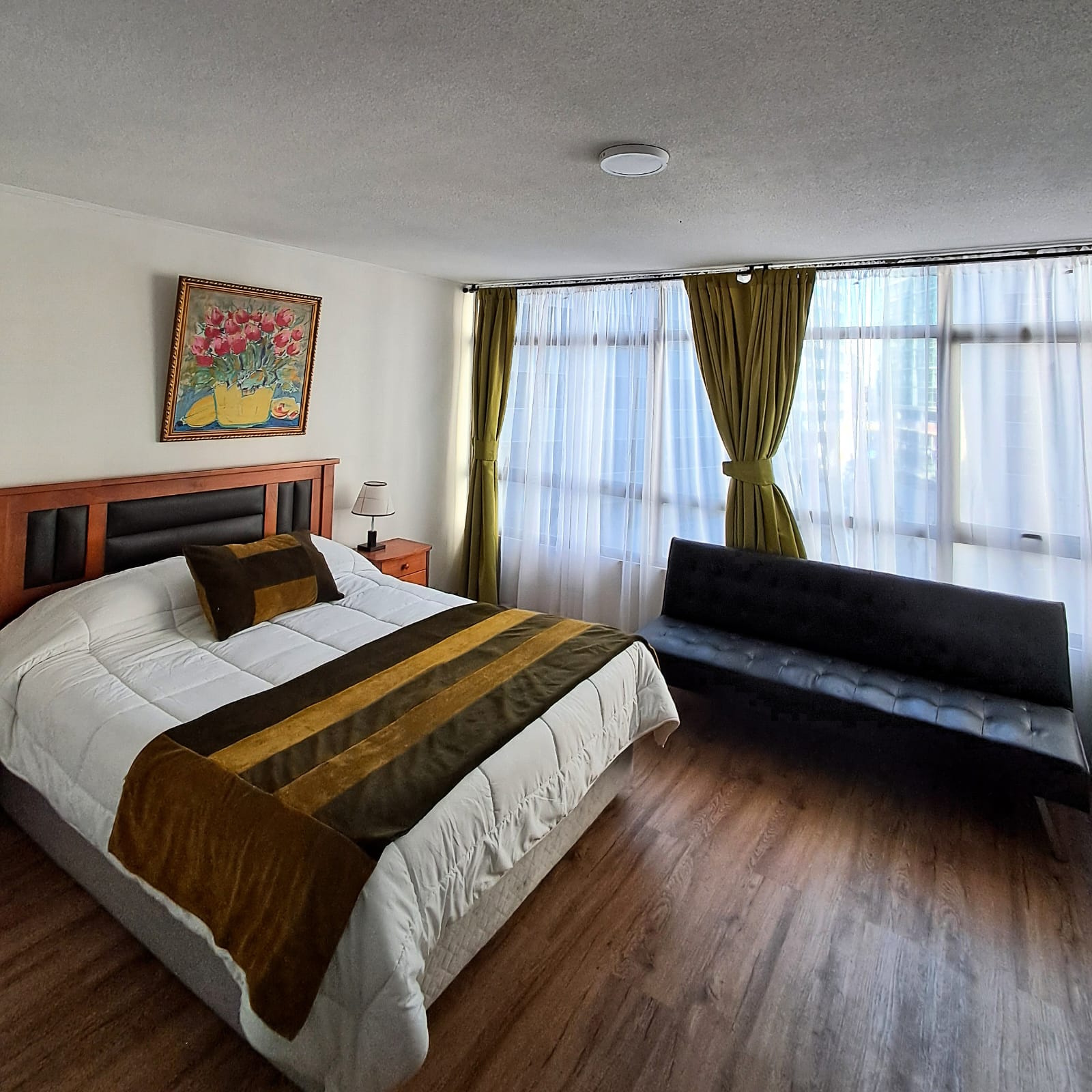 Mint Central Suites Santiago SPA