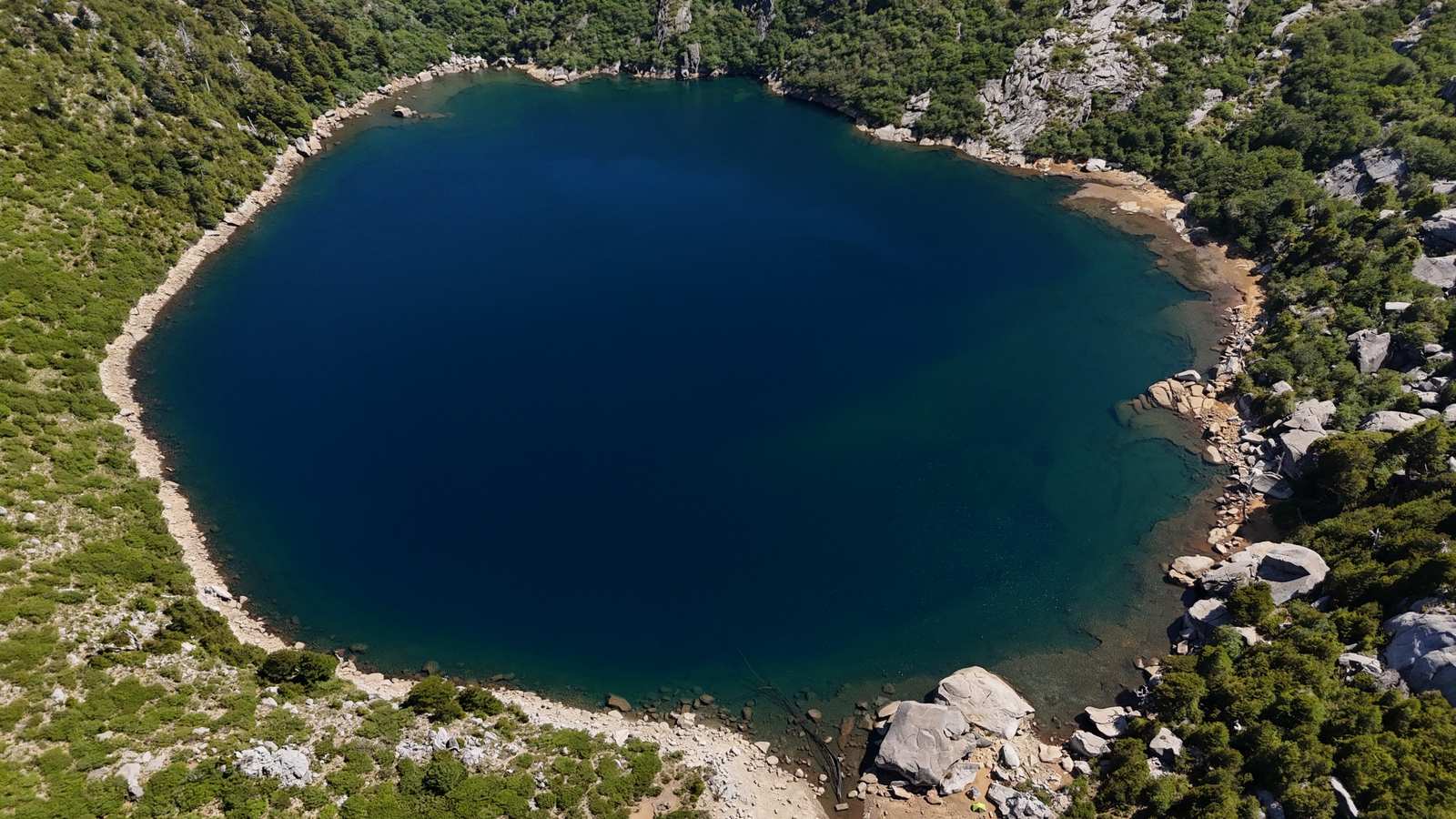 Laguna Aguas Blancas - Amulen Expediciones